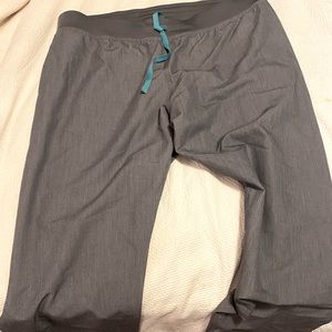 FIGS SCRUBS - grey Xl pants